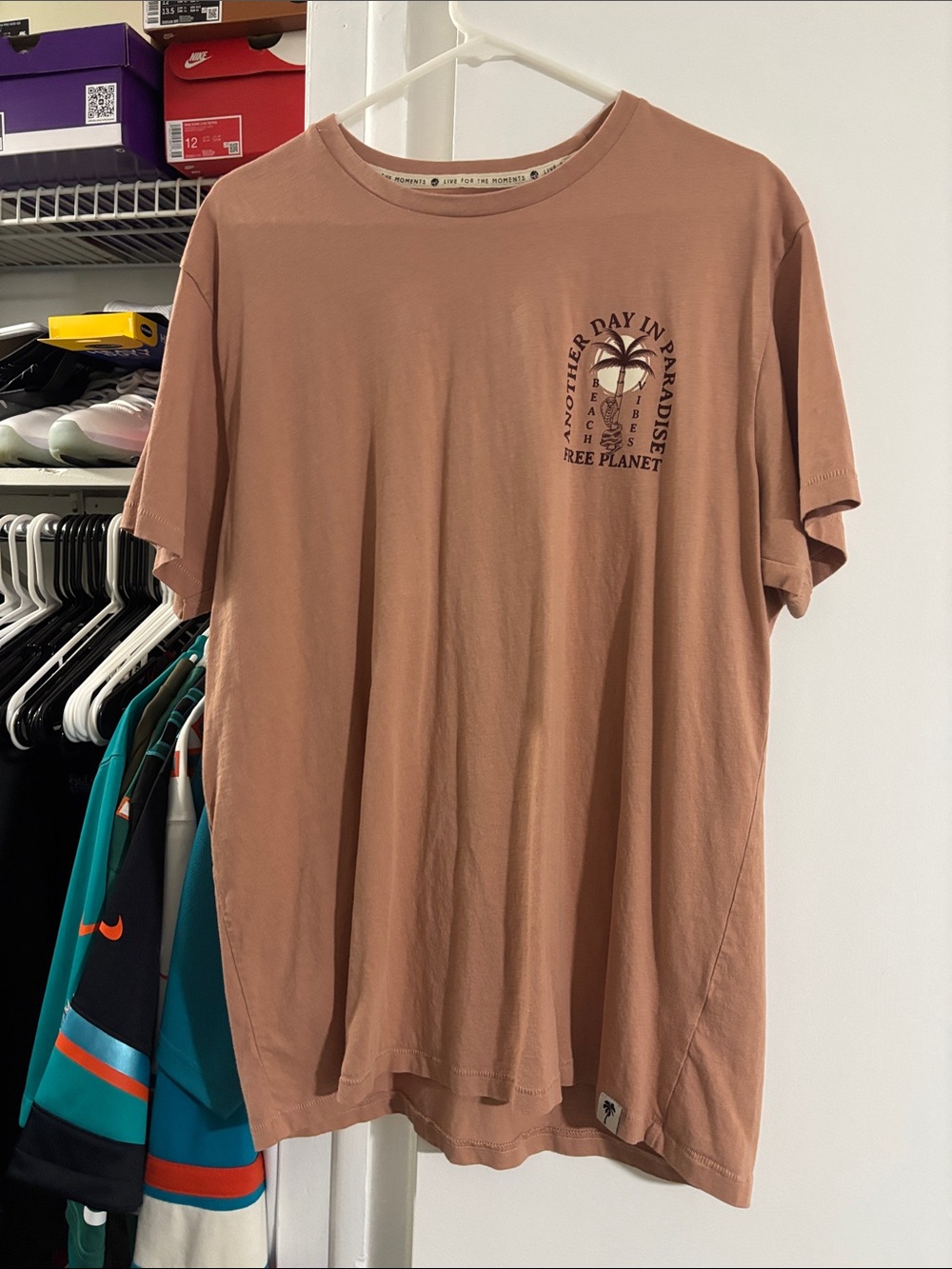 Free Planet Men's Mauve Short-Sleeve Graphic Tee